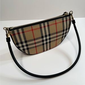 ❌SOLD❌ Burberry Vintage Check Olympia Pouch